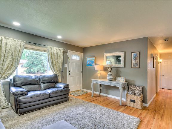 2nd image of 6368 Iris Way