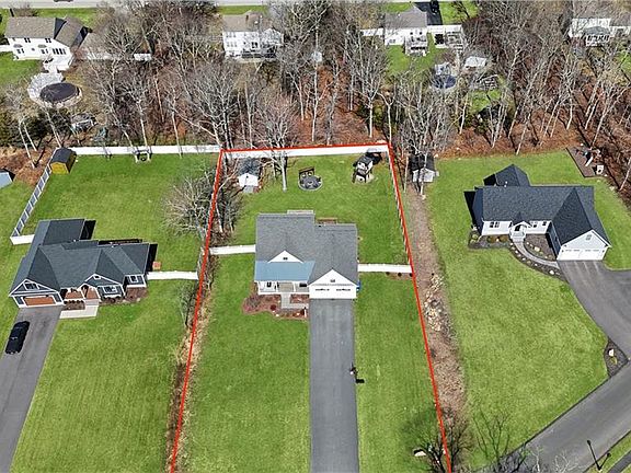 3rd image of 74 Lyne Rd