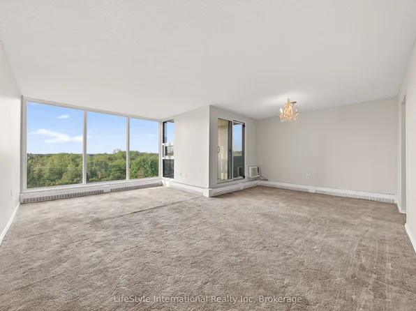 19 Woodlawn Rd E #512, Guelph, ON N1H 7B1