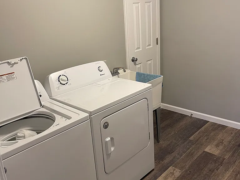 2457 Bainbridge Ave — Photo 5
