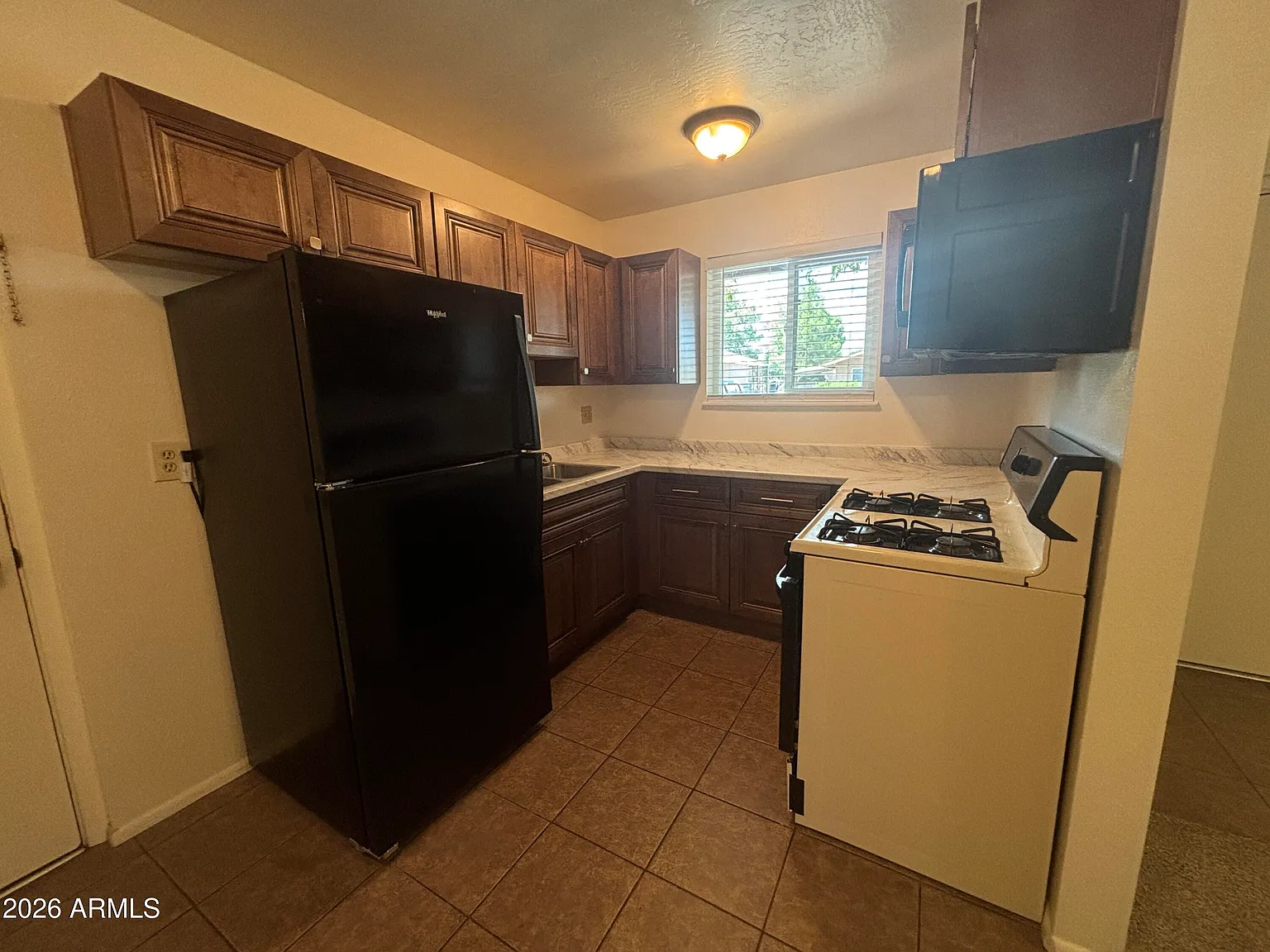 2 bed, 1.0 bath, 768 sqft, $1,295 — Photo 3