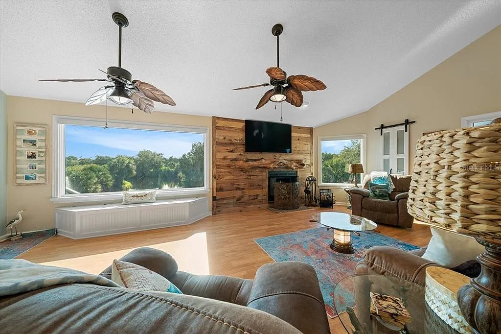 2 bed, 2.0 bath, 1310 sqft, $3,500 — Photo 3