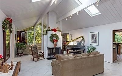 4th image of 805 Piper Ave