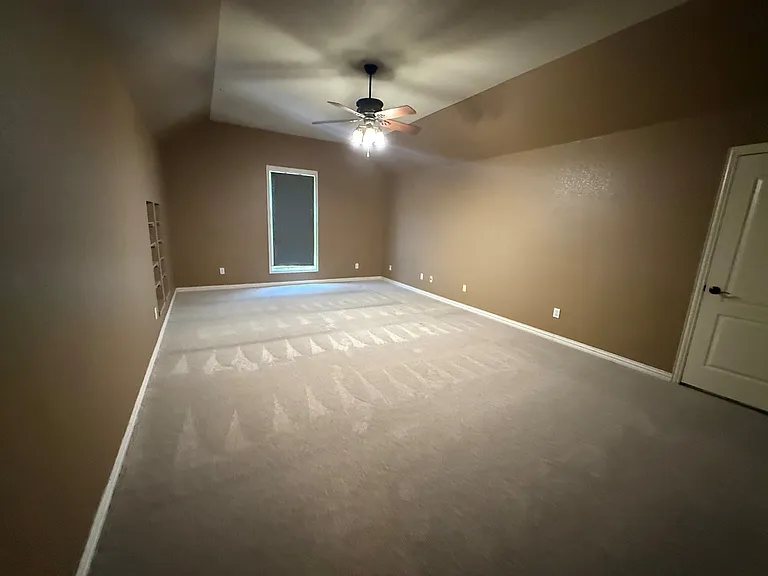2207 Canterbury Dr — Photo 25