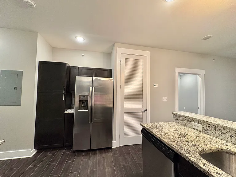124 Vernon Ave #102 — Photo 10