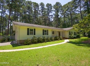 102 Strathmore Rd, Southern Pines, NC 28387