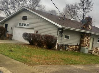 901 S Hinshaw Ave, Bloomington, IL 61701