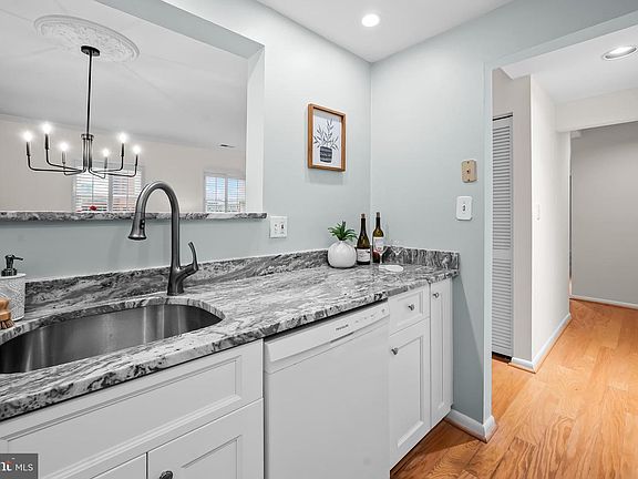 5th image of 123 W Barre St Unit 402