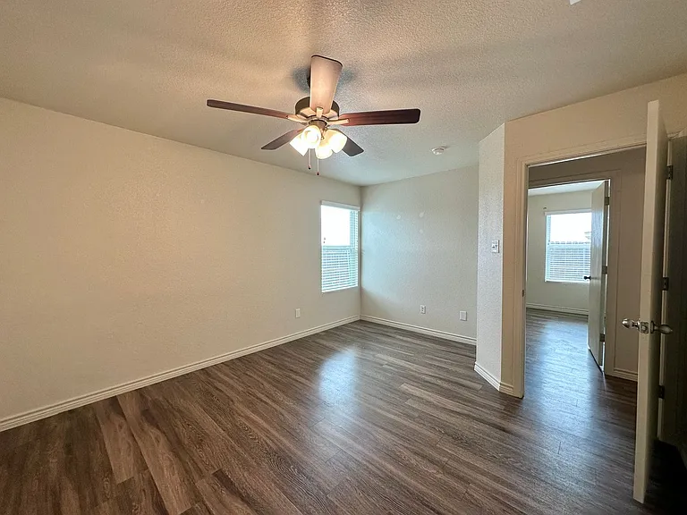 906 Childress Dr — Photo 27