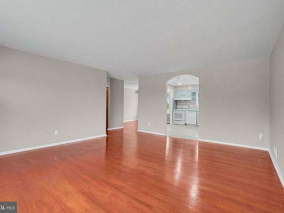 5th image of 3215 Southgreen Rd