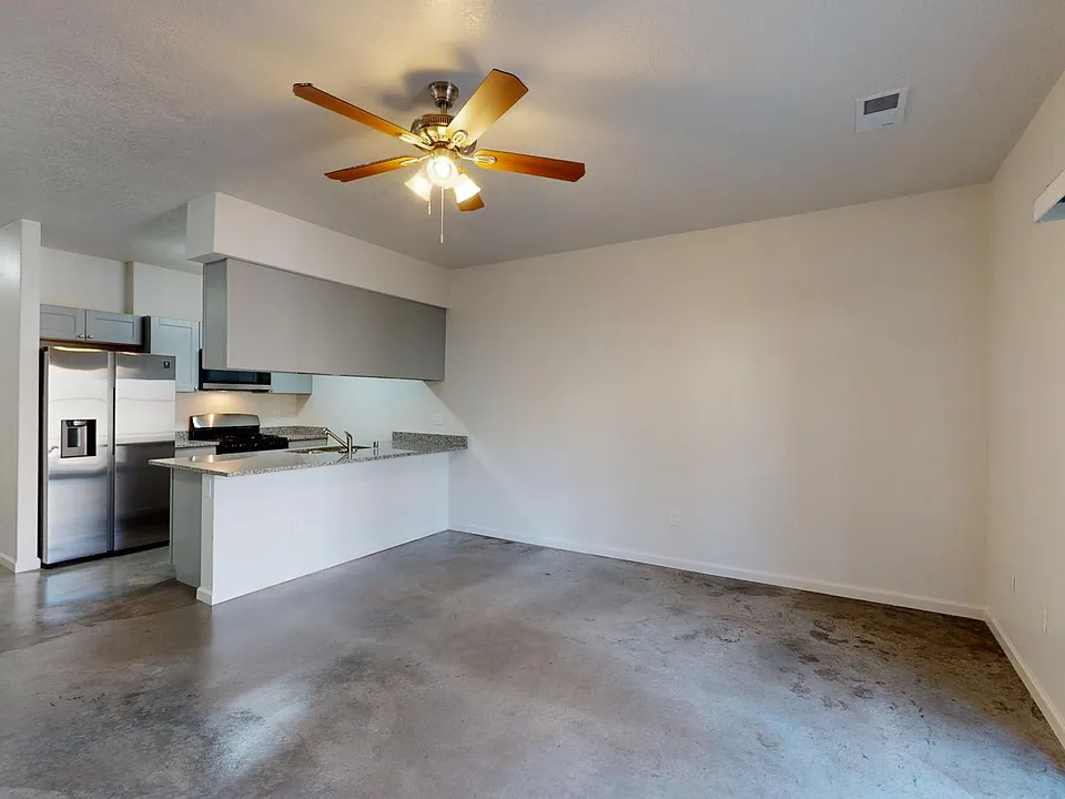 kitchen and great room with 9' ceilings.