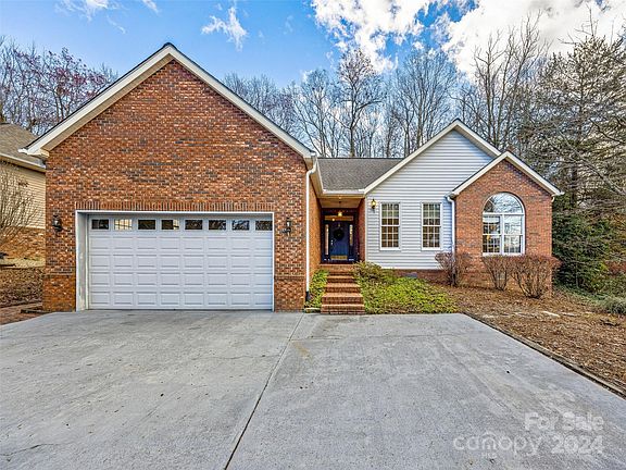2nd image of 205 Tallyho Ln
