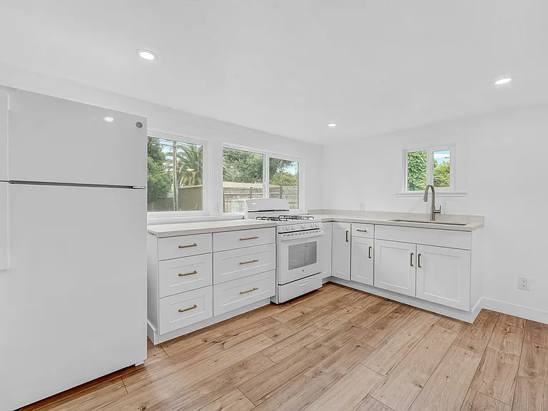 812 Spring St #A — Photo 3