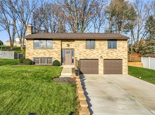 27 Farmcrest Dr, Cecil, PA 15321