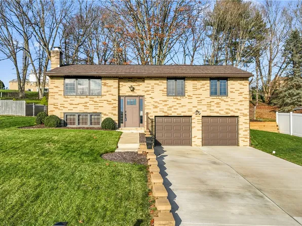 27 Farmcrest Dr, Cecil, PA 15321