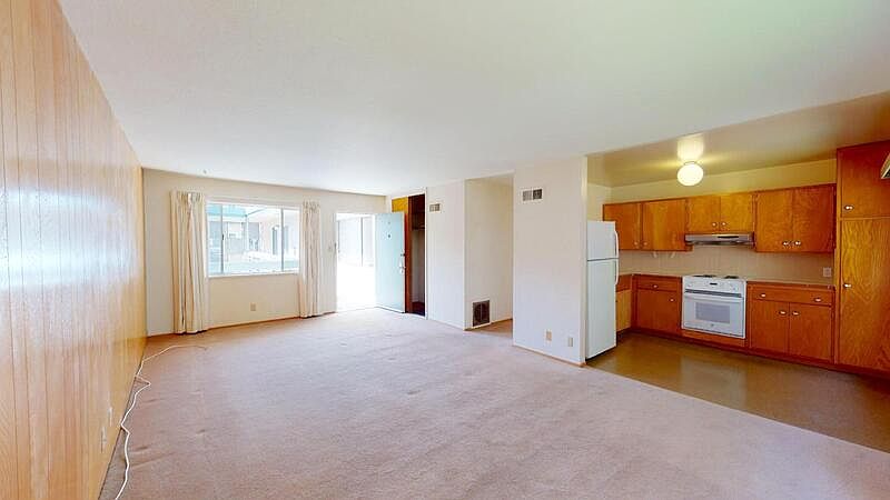 1st image of 444 Warren Dr #6