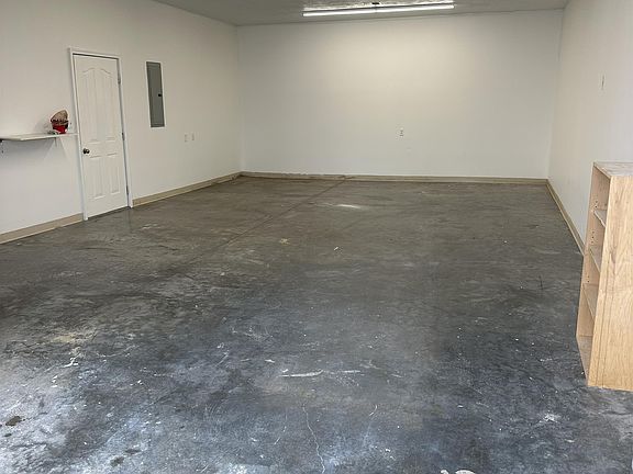 3rd image of 2121 Commercial Dr #D