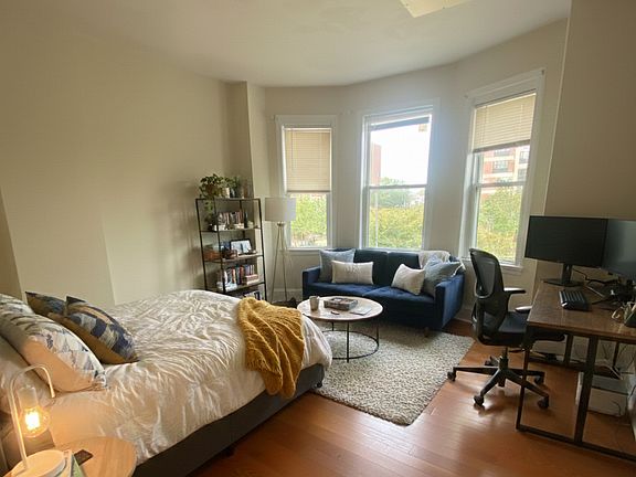 5th image of 820-824 Huntington Ave #4