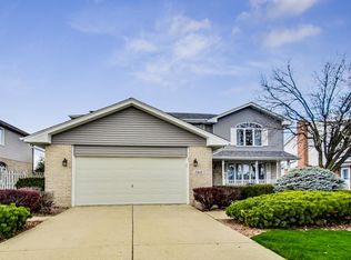 15618 Bramblewood Rd, Oak Forest, IL 60452