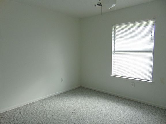 4th image of 304 S Hill St