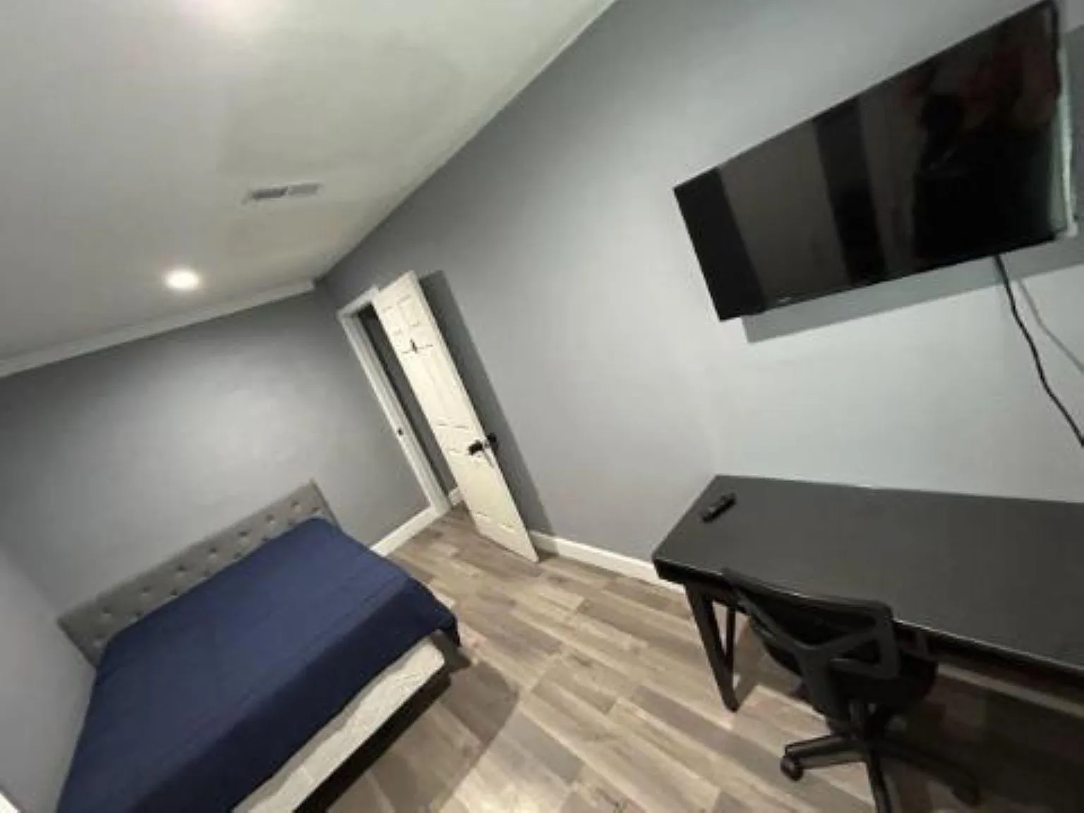4 bed, 3.0 bath, 1902 sqft, $633 — Photo 1