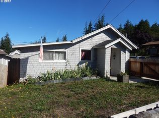 830 E 10th St, Coquille, OR