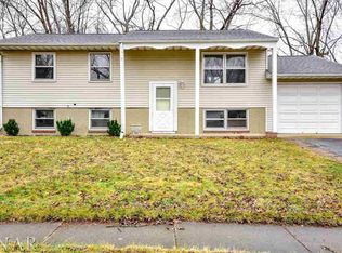 1208 Rutledge Rd, Bloomington, IL 61704