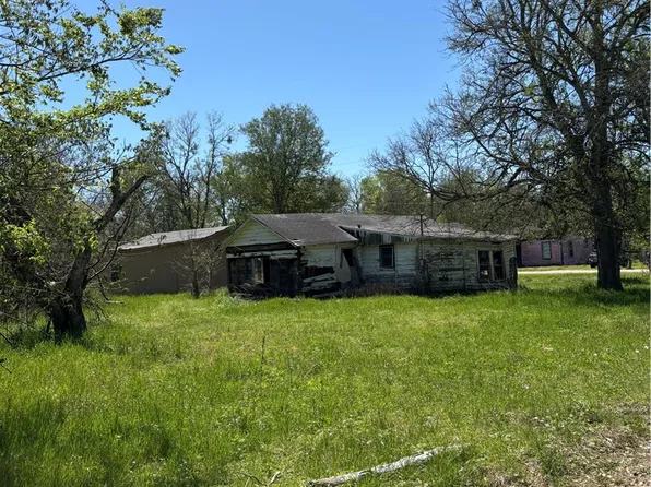206 N Cedar St, Calvert, TX 77837