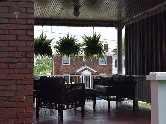 2nd image of 1729 Williamsburg Pl