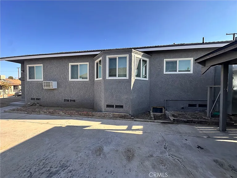 314 Wilshire Pl — Photo 5
