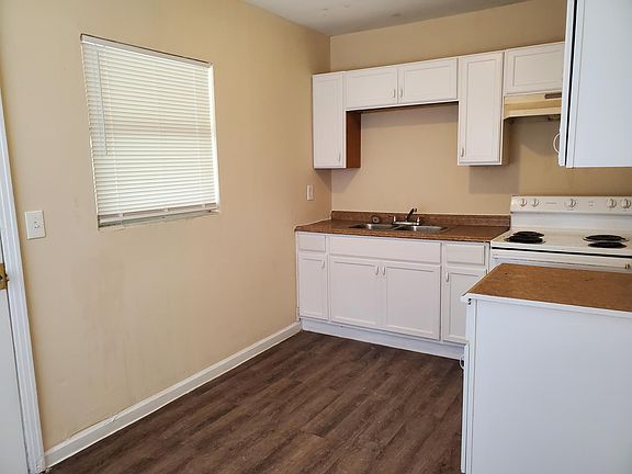 2nd image of 1734 W 31st St