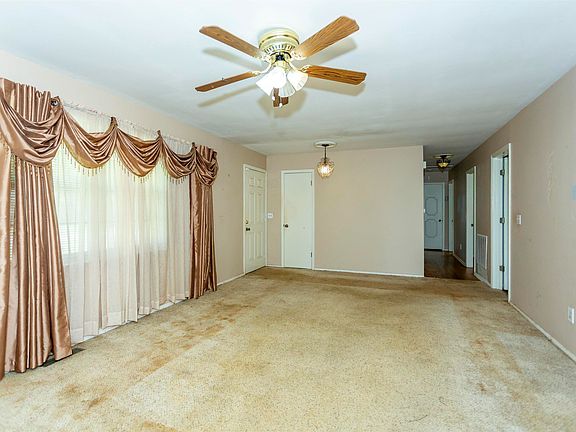 4th image of 2801 Clyburne St