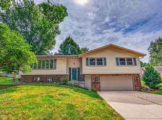 610 Walnut Grove Dr, Madison, WI 53717