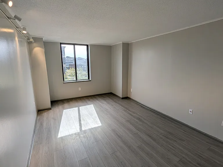 100-A512 Wells St #1 — Photo 6