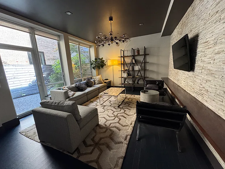 432 W 52nd St #5E — Photo 10
