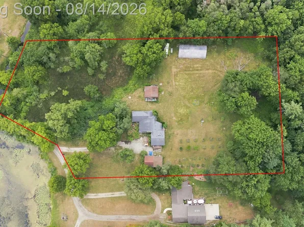 301 Willow Ln, Lake Orion, MI 48362
