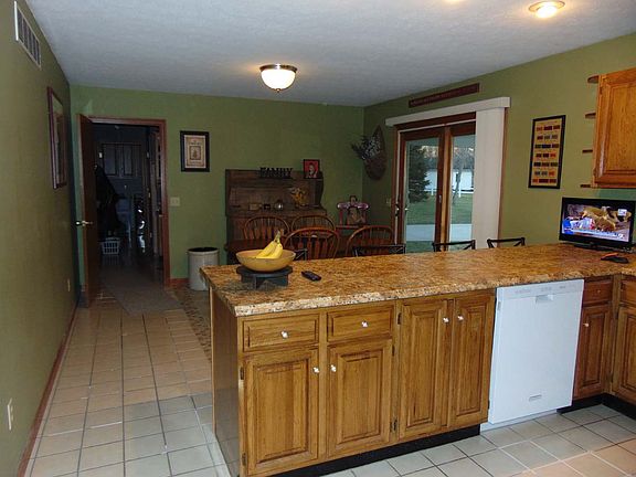 2nd image of 705 Willow Dr