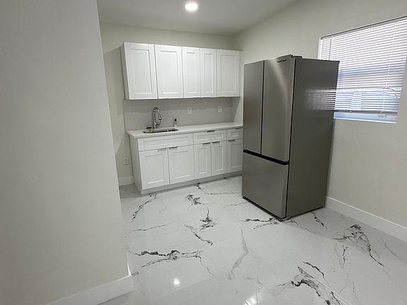4th image of 10031 SW 46th St #1