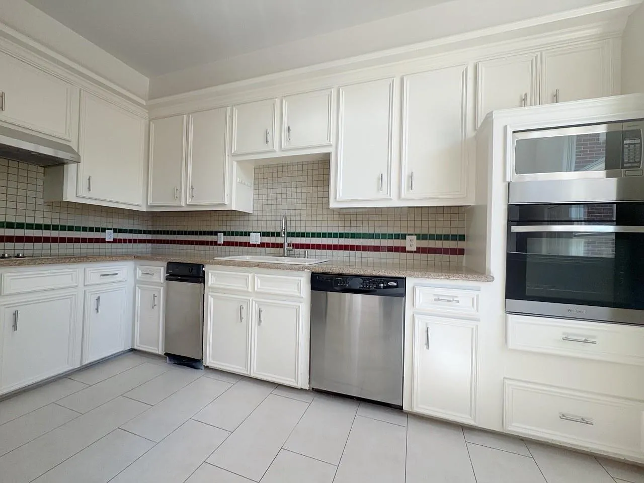 3 bed, 2.5 bath, 3088 sqft, $3,200 — Photo 4