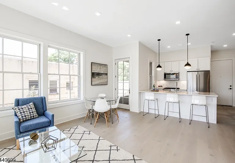 256 Park St #201 — Photo 3