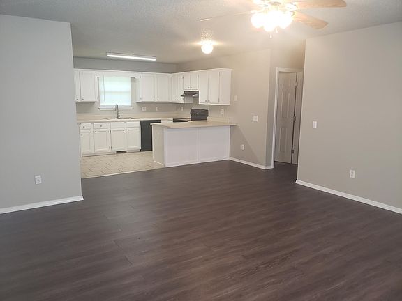 4th image of 209A White Oak Dr