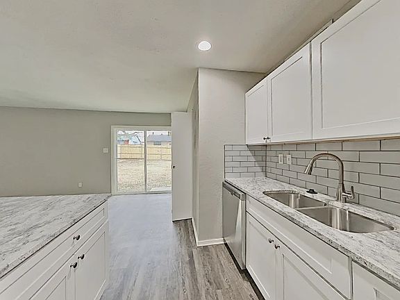 4th image of 10215 Deer Hollow Dr