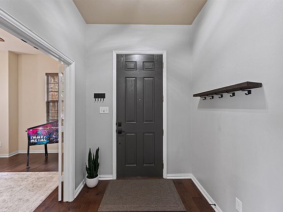 5th image of 7613 Lindsey Dr
