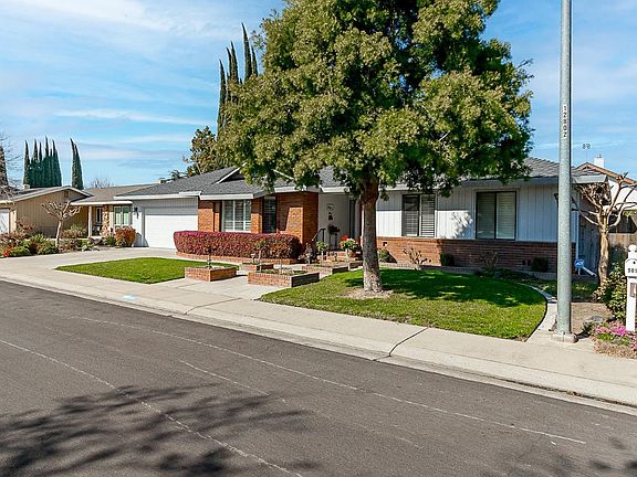 2nd image of 909 Rugby Ln
