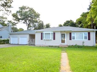 44 Hounslow Rd, Shirley, NY 11967