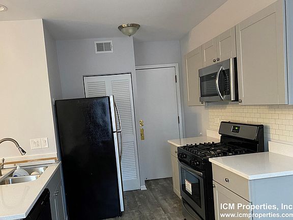 3rd image of 3714 N Sheffield Ave #S402