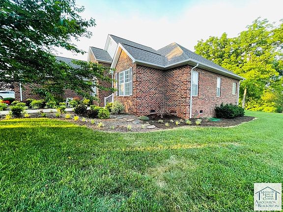 4th image of 33 Farmingdale Dr