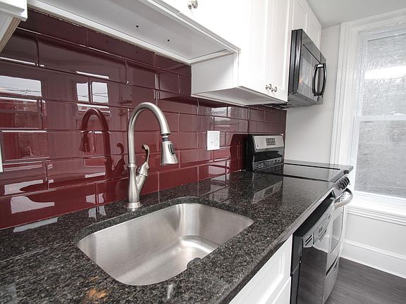 4th image of 2452 Cedar St Floor 2