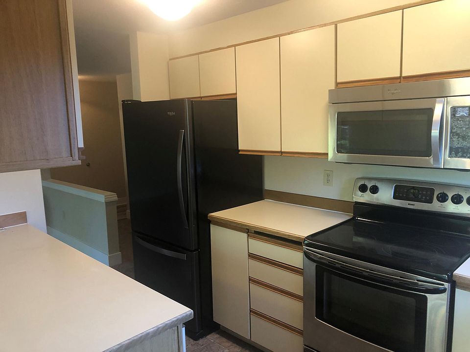 1st image of 903 State St S #3