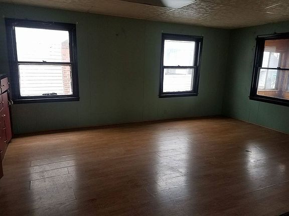 4th image of 1118 Lakeview Dr